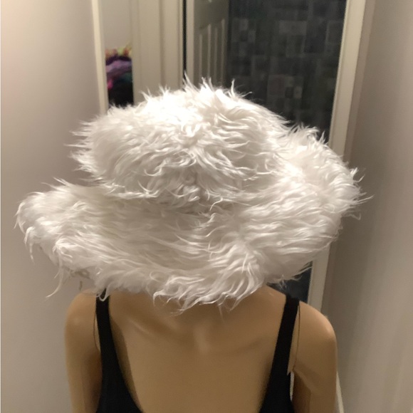 White Novelty Wide-Brimmed Faux Fur Costume Hat - Picture 3 of 7